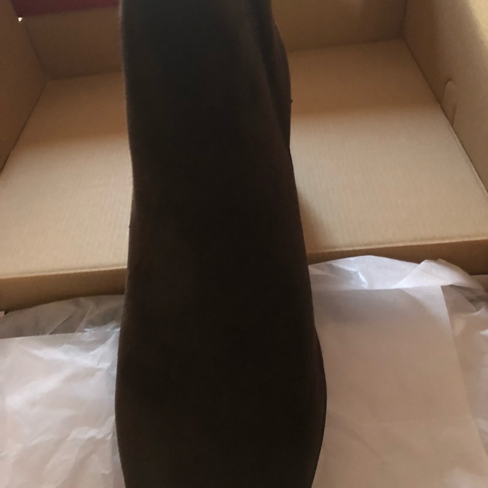 Avenue brown boots. NWT